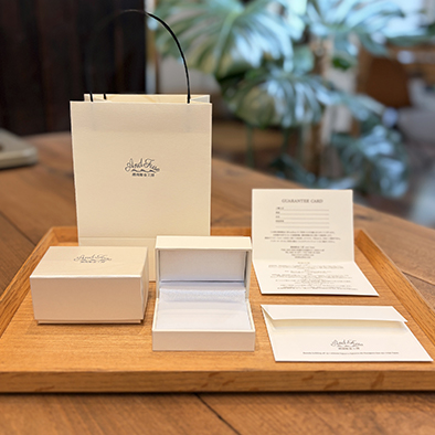 専用ボックス、保証書、ショッパー