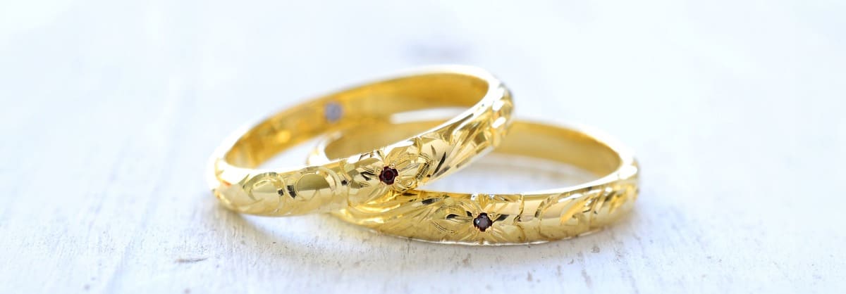 ガーネットを使った手作り18金イエローゴールド結婚指輪デザイン例