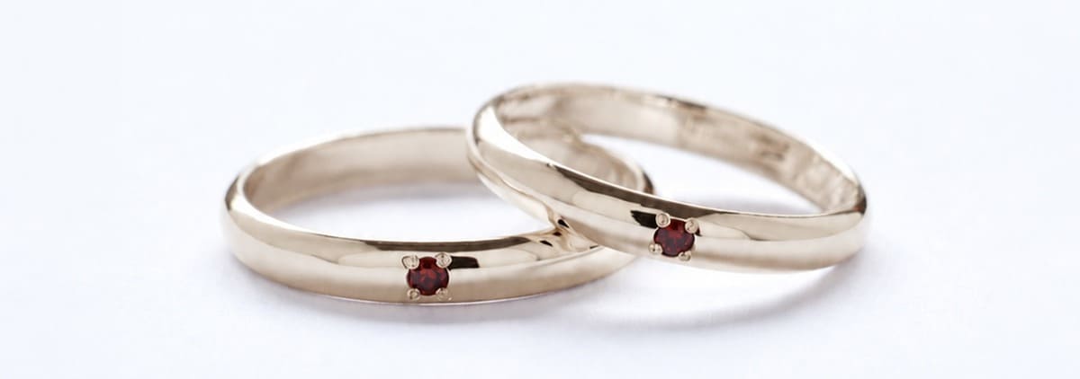 ガーネットを使った手作り18金シャンパンゴールド結婚指輪デザイン例