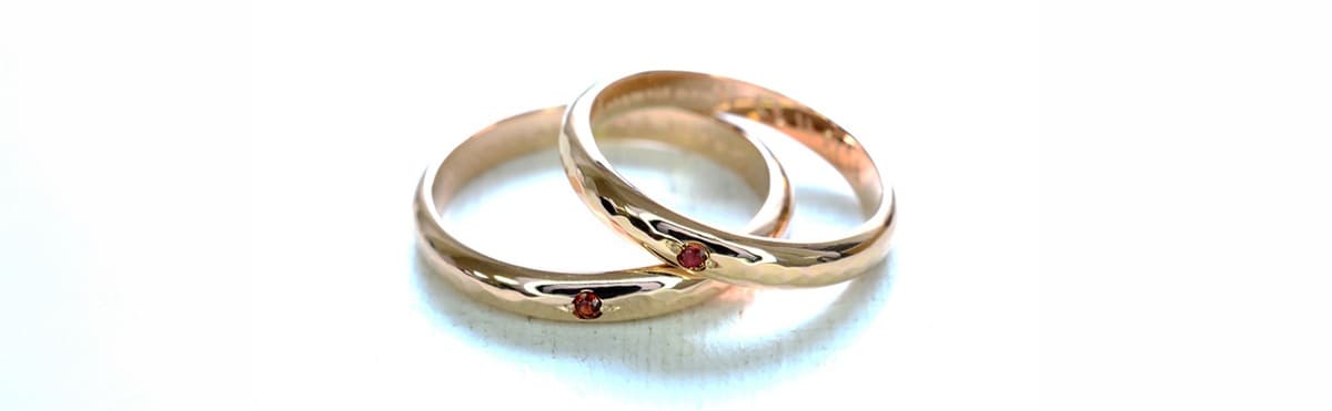 ガーネットを使った手作り18金ピンクゴールド結婚指輪デザイン例