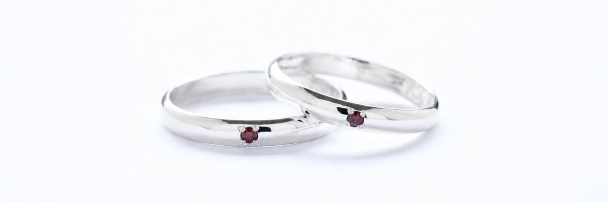 ガーネットを使った手作りプラチナ結婚指輪デザイン例