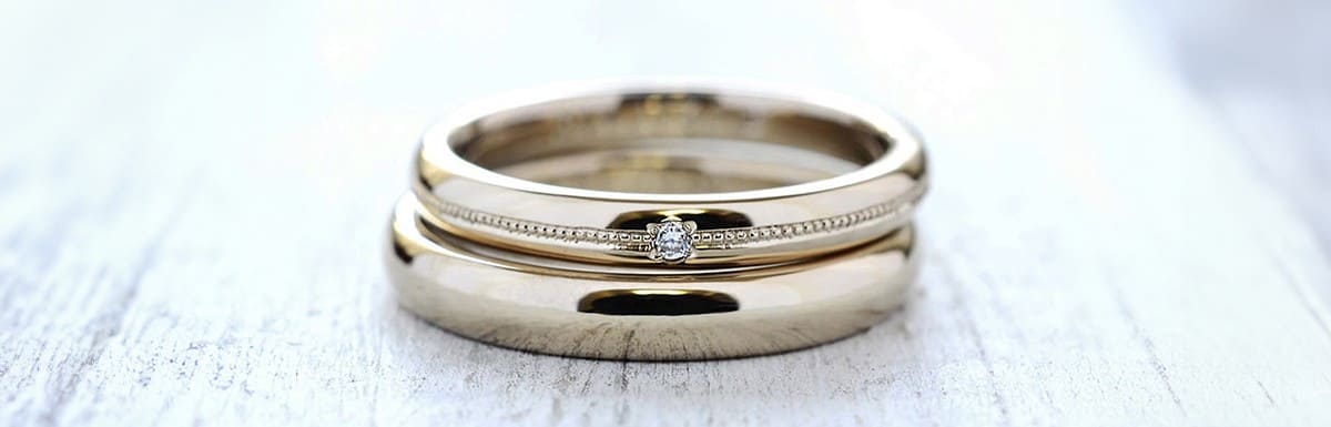 小さなメレダイヤを一石添えた手作り結婚指輪
