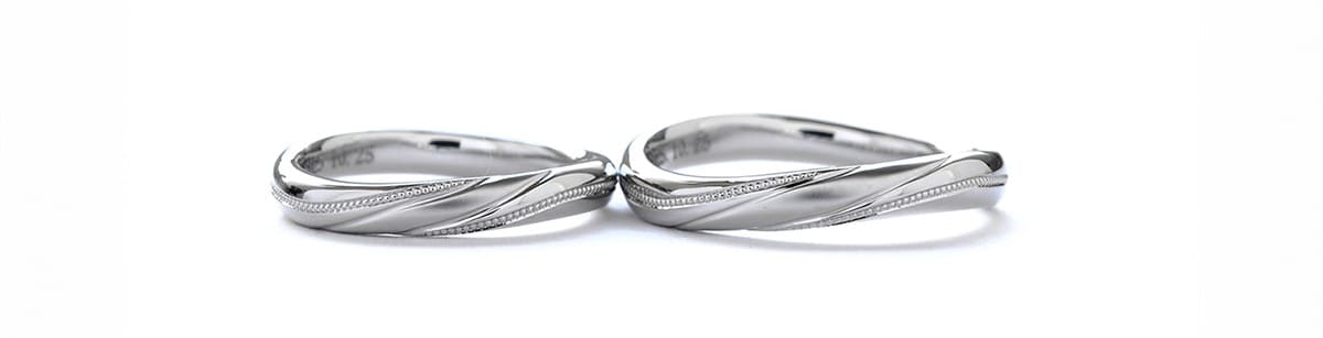 ウェーブデザインのプラチナ結婚指輪