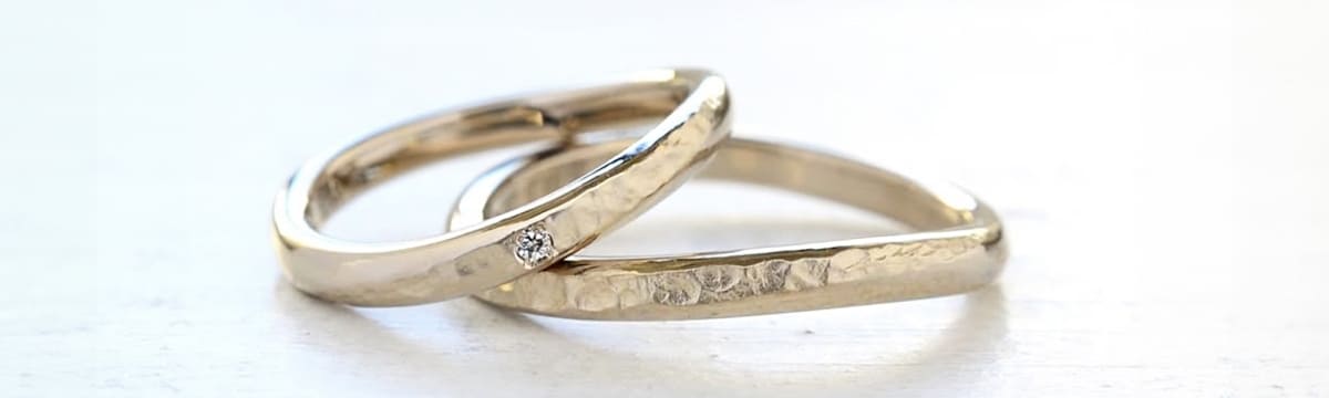 ウェーブデザインの結婚指輪