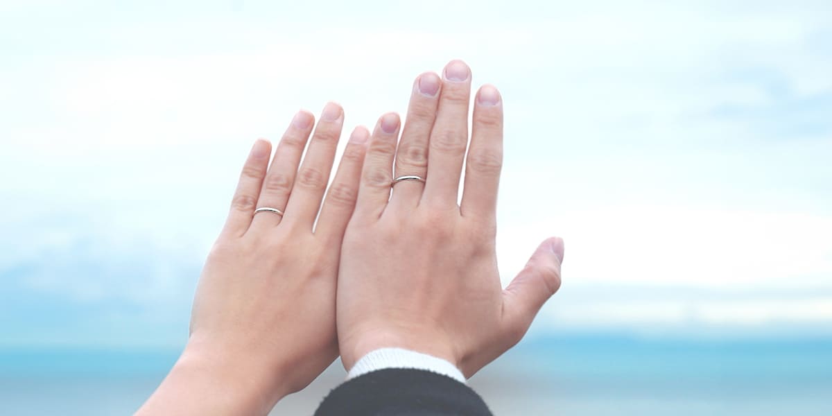 なぜ左手の薬指に結婚指輪をつけるのか