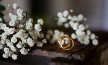 マリッジリングとは?ふたりの人生に寄り添う結婚指輪の意味