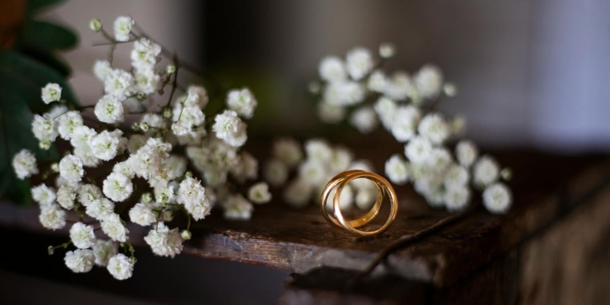 マリッジリングとは？ふたりの人生に寄り添う結婚指輪の意味