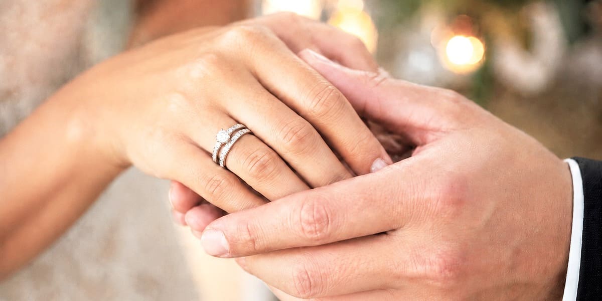 結婚指輪はいつからつける？入籍前・結婚式前のマナーと後悔しない決め方