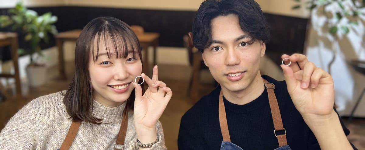 完成した手作りペアリングの記念写真